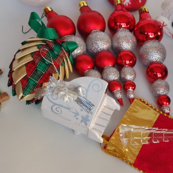 LARGE Christmas Ornament Lot of 22 Pieces Assorted Holiday Ornaments RED THEME - Picture 8 of 11